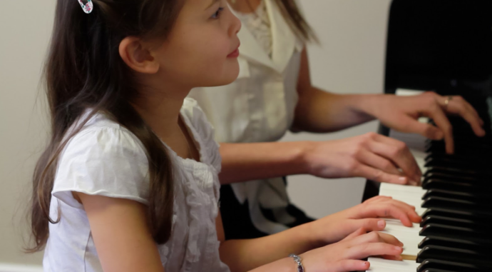 Piano Fingers Classes Ages 7 to 9 (Mini Series)